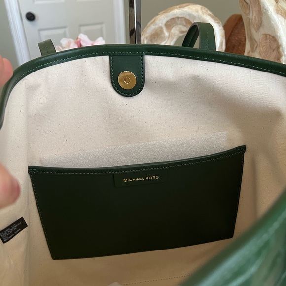 Michael Kors LG green tote - Picture 7 of 13